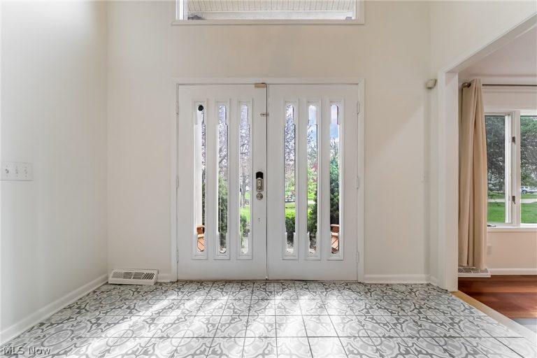 368 Leverett Lane, Highland Heights, OH - Photo 4