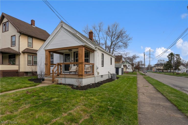 261 Sexton Street, Struthers, OH - Photo 2