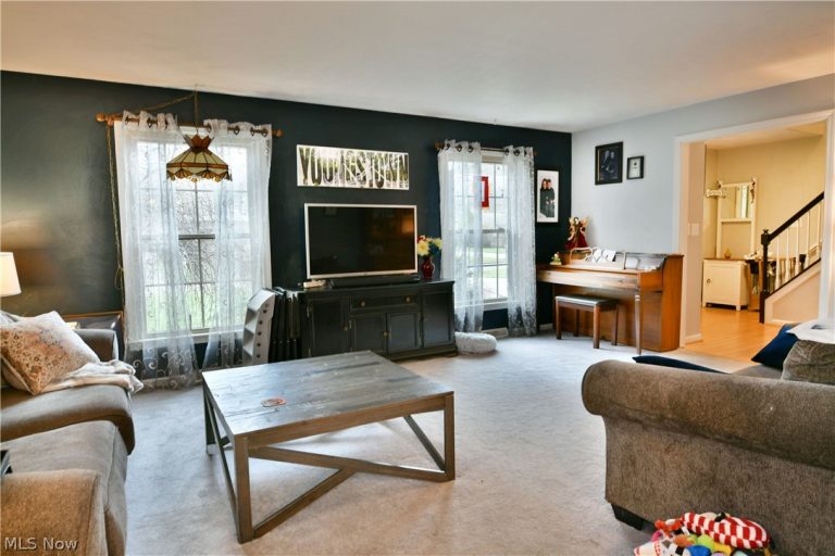 6389 Tara Drive, Youngstown, OH - Photo 5