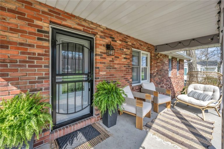 927 Eastwood Avenue, Tallmadge, OH - Photo 8
