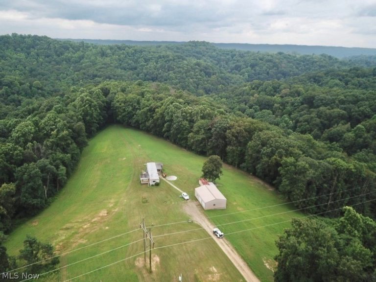 300 Long Run Avenue, St Marys, WV - Photo 4