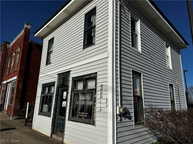 70 Chestnut Street, Jefferson, OH - Photo 2