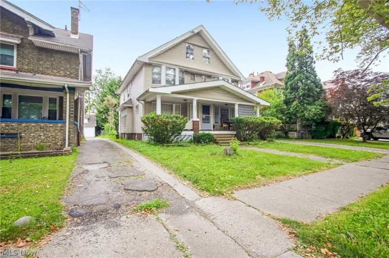 3033 West Boulevard, Cleveland, OH - Photo 3