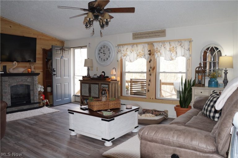 2742 Laurel Creek Road, Waverly, WV - Photo 3