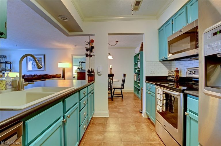 19510 Lorain Road #206, Fairview Park, OH - Photo 4