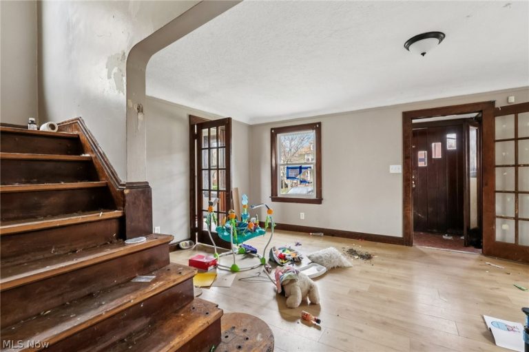 18310 La Salle Avenue, Cleveland, OH - Photo 8