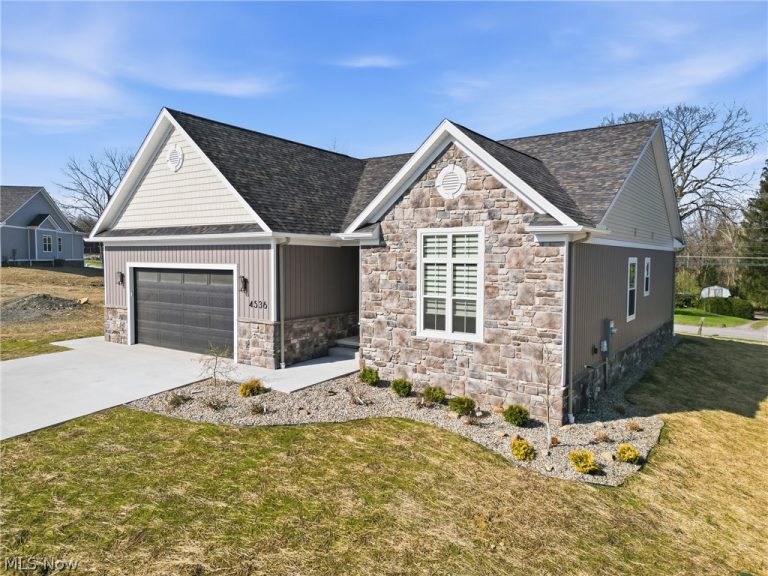 4536 Wyatt Way, Poland, OH - Photo 2