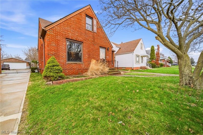 6406 Pelham Drive, Parma, OH, 44129