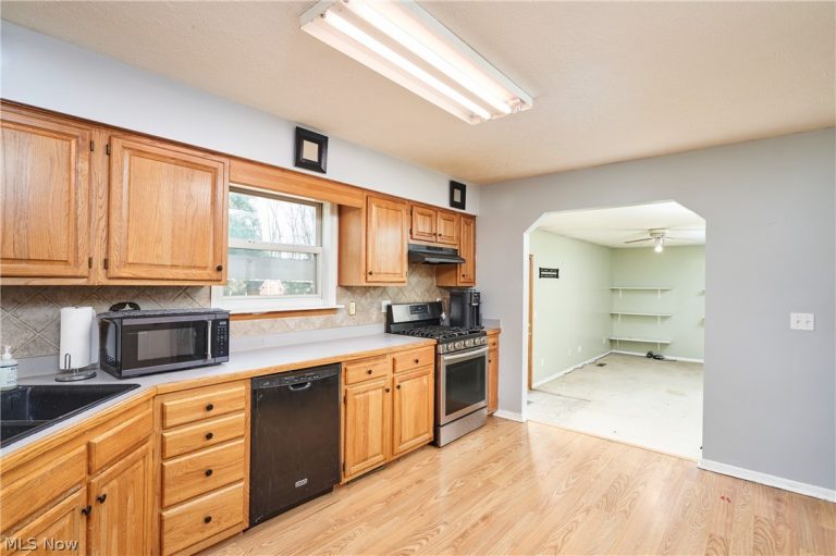 917 Proehl Drive, Barberton, OH - Photo 6