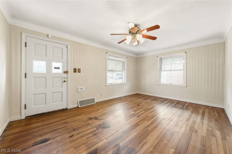 344 246th Street, Euclid, OH - Photo 2