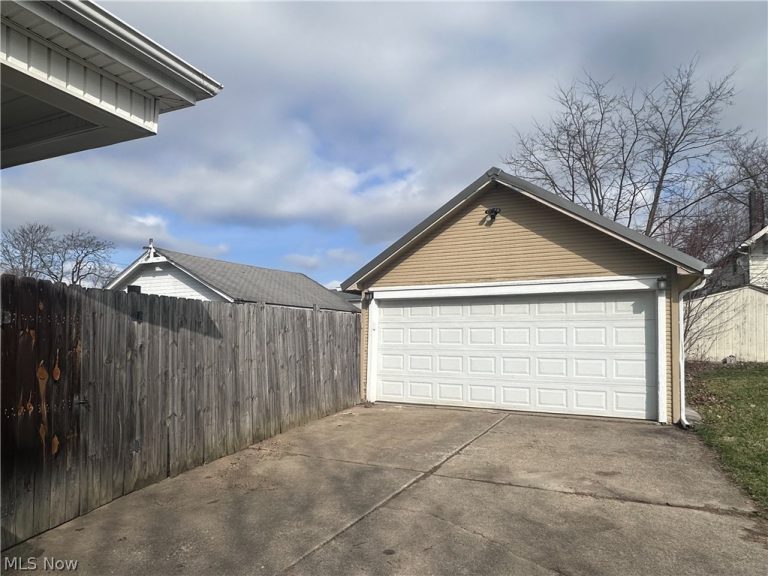 114 Townsend Avenue, Girard, OH - Photo 3