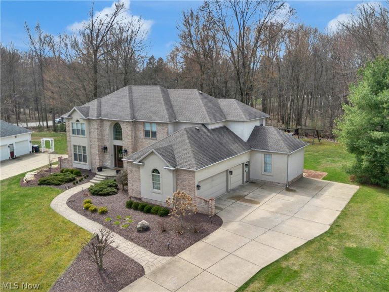 5315 Cloisters Drive, Canfield, OH - Photo 2