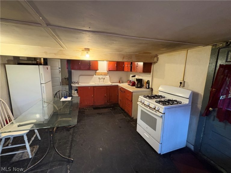759 Gaylord Avenue, Masury, OH - Photo 8