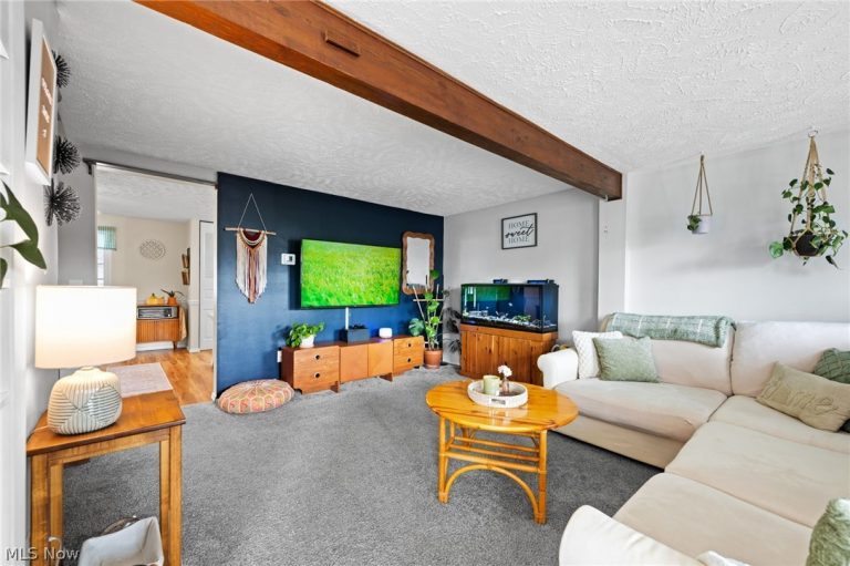 7403 Chestnut Commons Drive, Mentor, OH - Photo 2