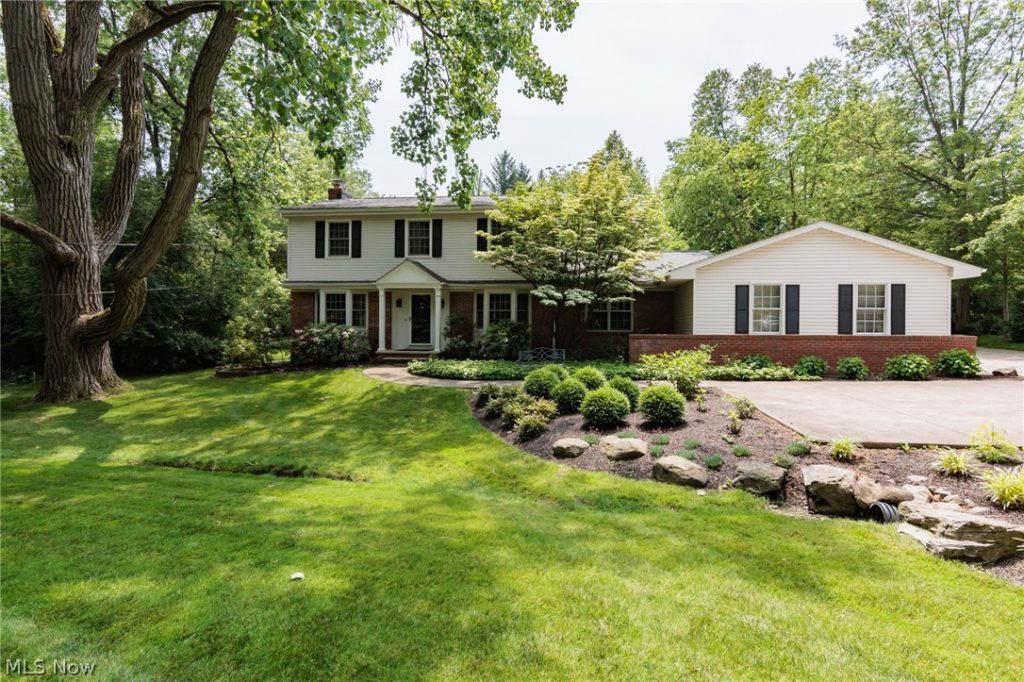 35320 Chagrin Boulevard, Moreland Hills, OH