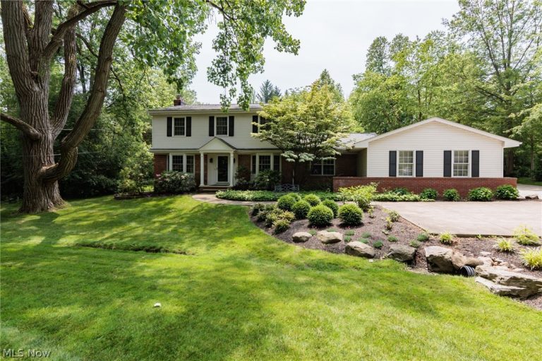 35320 Chagrin Boulevard, Moreland Hills, OH, 44022