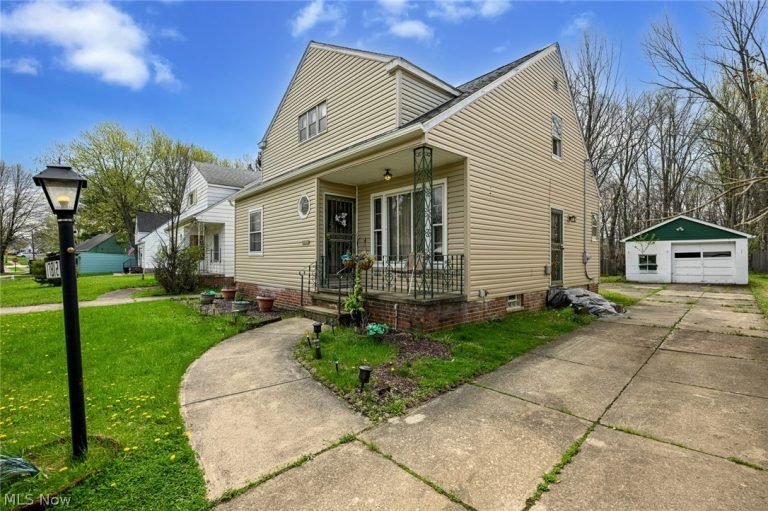 17812 Dalewood Avenue, Maple Heights, OH - Photo 3