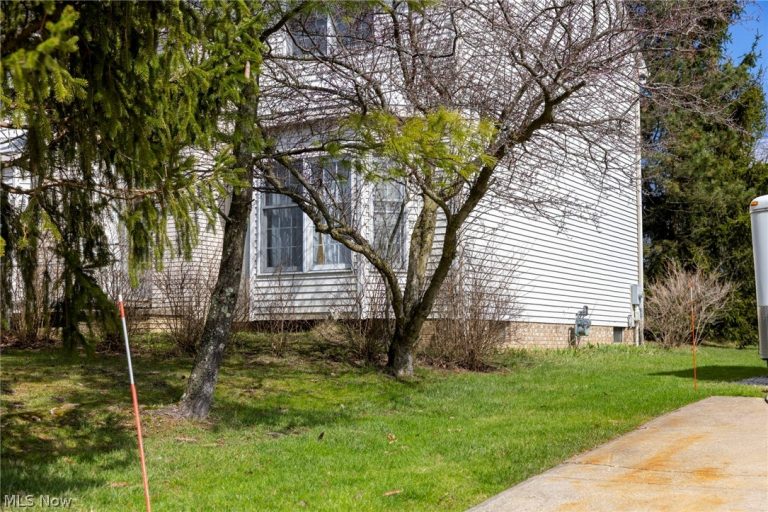 7571 Pleasant Run Drive, Seven Hills, OH - Photo 4