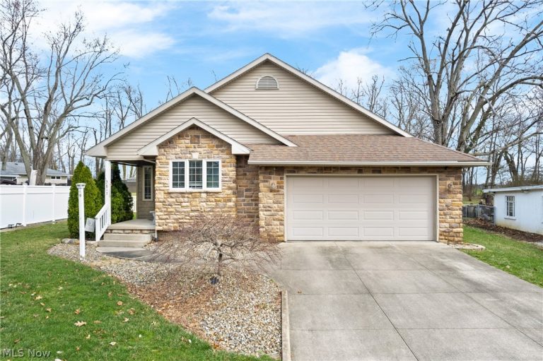 2813 Bender Avenue, Akron, OH, 44319