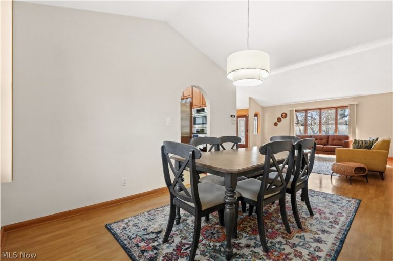 32420 Tracy Lane, Solon, OH - Photo 8