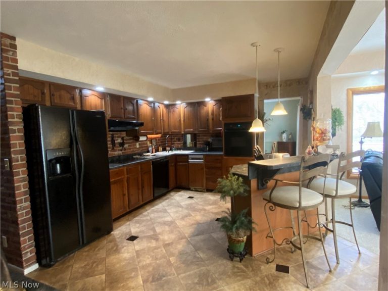 68499 Greenwood Street, St Clairsville, OH - Photo 2