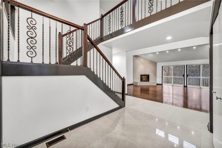 2 Salem Court, Beachwood, OH - Photo 2