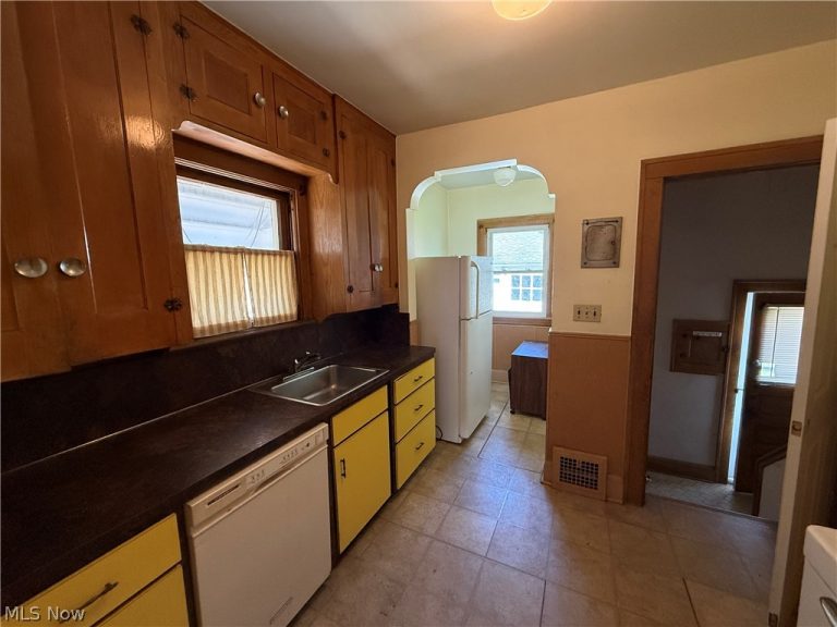 18309 Edgerton Road, Cleveland, OH - Photo 5