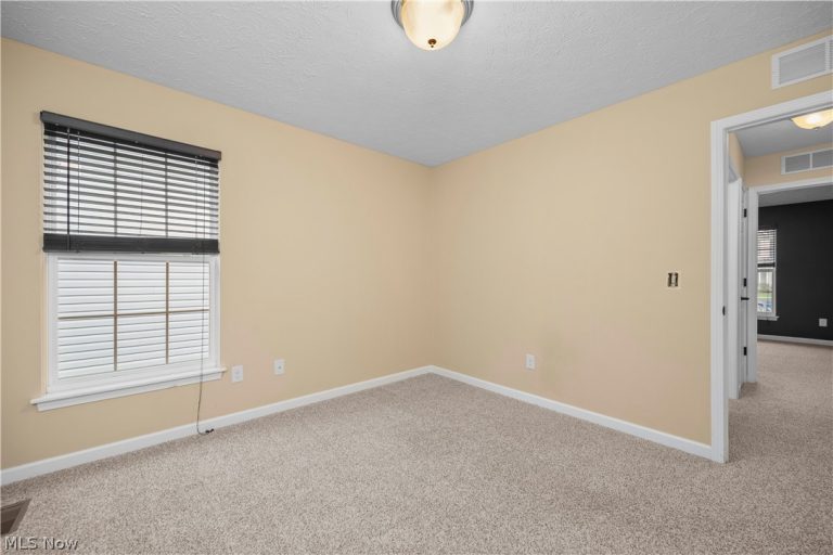 3822 Parkside Circle, Lorain, OH - Photo 5