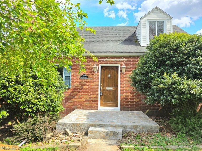 1018 Jackson Avenue, Parkersburg, WV - Photo 2