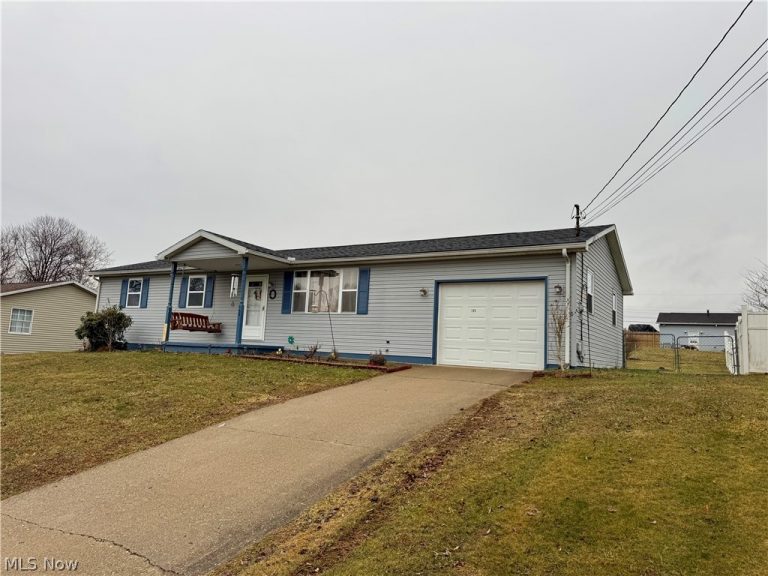 184 Locust Drive, Mineral Wells, WV - Photo 3