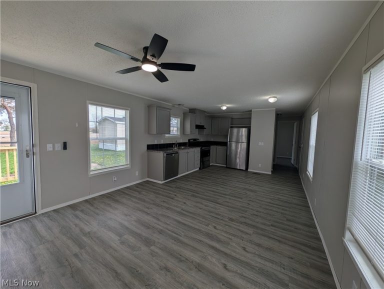 135 Kenny Brook Lane, Elyria, OH - Photo 5