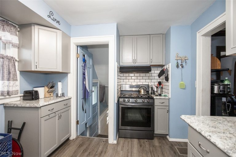 11412 Thrush Avenue, Cleveland, OH - Photo 8