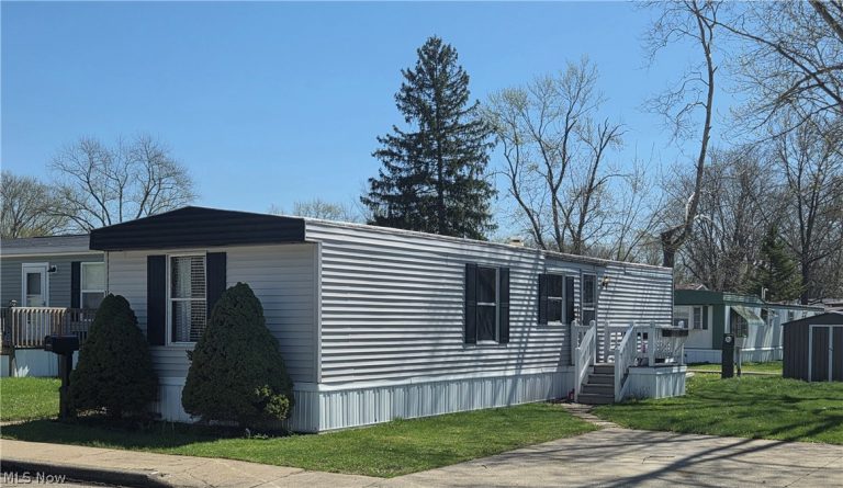 108 Gulf Stream Lane, New Philadelphia, OH - Photo 2