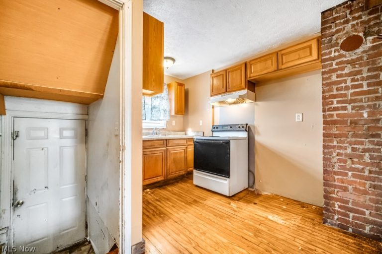 604 Walton Street, Ravenna, OH - Photo 6