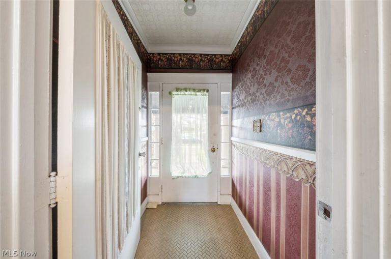 17712 Riverway Drive, Lakewood, OH - Photo 4