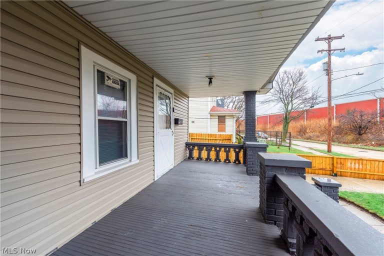 15301 Daniel Avenue, Cleveland, OH - Photo 3