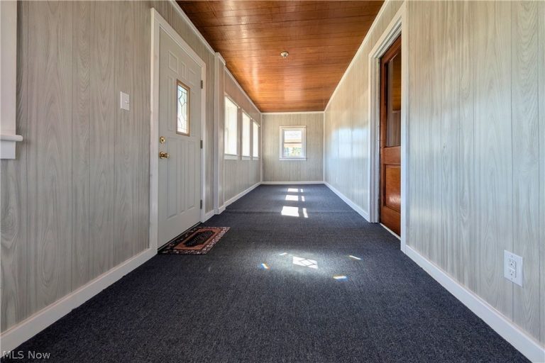 7538 Wolfes Crossing Road, Gnadenhutten, OH - Photo 6