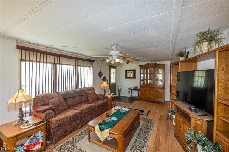 16 Grand Boulevard, Olmsted Twp, OH - Photo 4