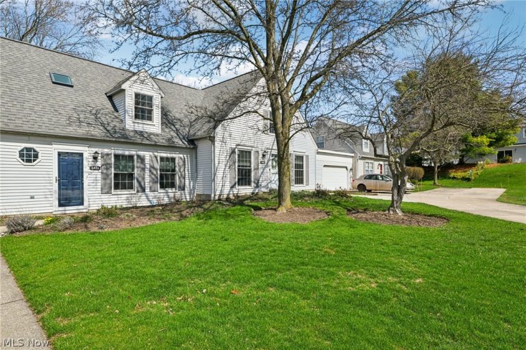 3432 Brookpoint Lane, Cuyahoga Falls, OH - Photo 2