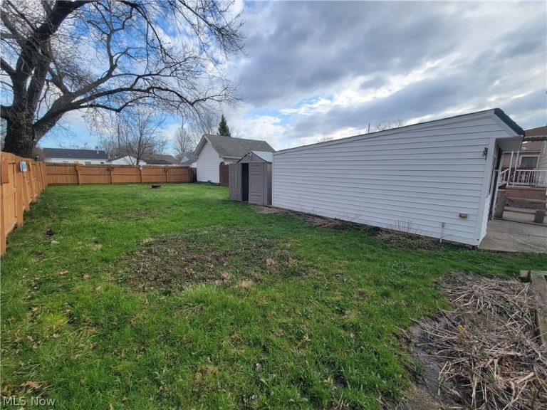 13708 Astor Avenue, Cleveland, OH - Photo 8