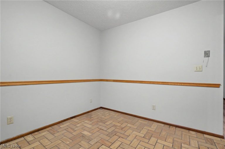 548 Continental Drive #B, Salem, OH - Photo 5