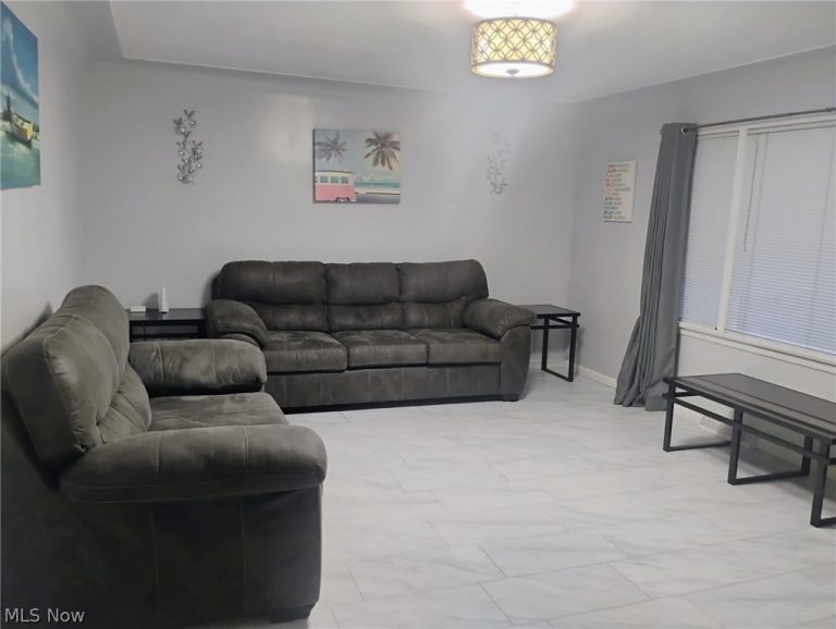 5007 Sheridan Road, Youngstown, OH - Photo 2