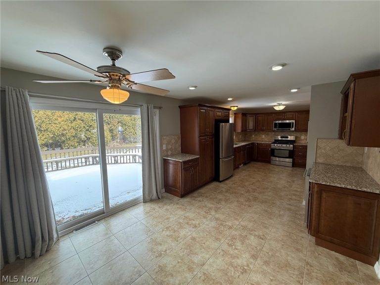 2021 Aldersgate Drive, Lyndhurst, OH - Photo 3