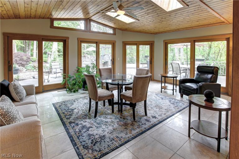 77 Carr Road, Hinckley, OH - Photo 6