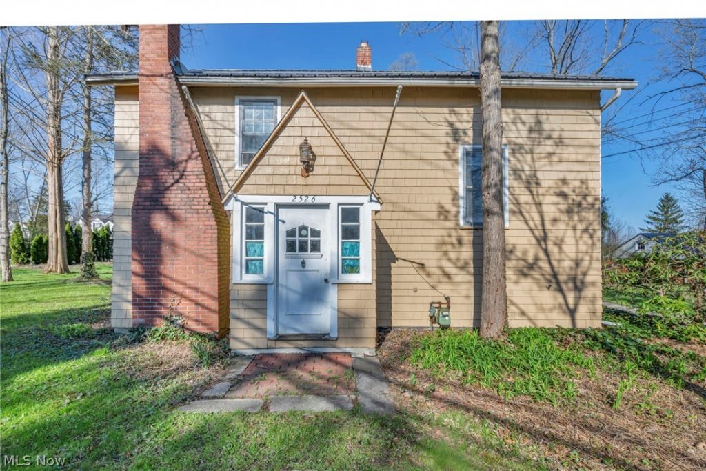 2526 River Road, Willoughby Hills, OH