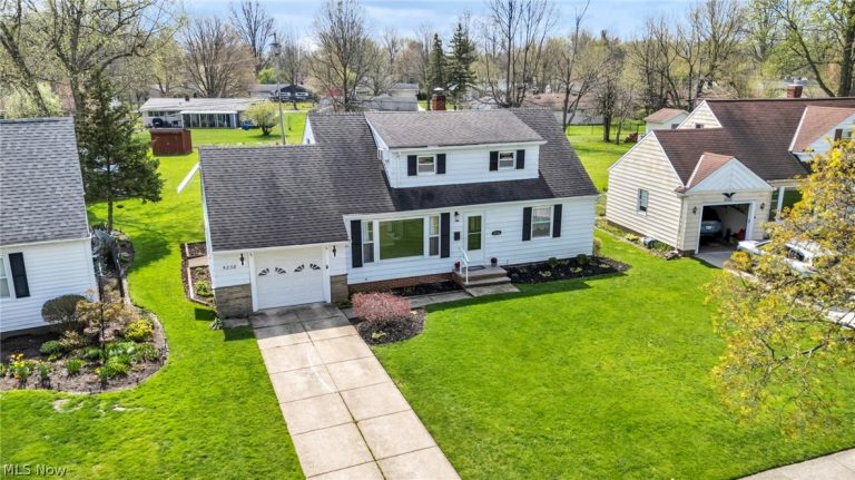 5238 Longton Road, Lyndhurst, OH - Photo 3