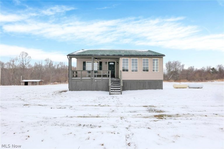 18010 Winterset Lane, Lore City, OH - Photo 2