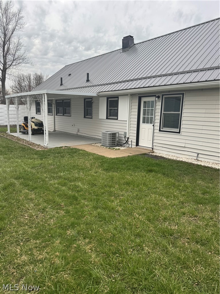 565 Irving Park Boulevard, Sheffield Lake, OH - Photo 3