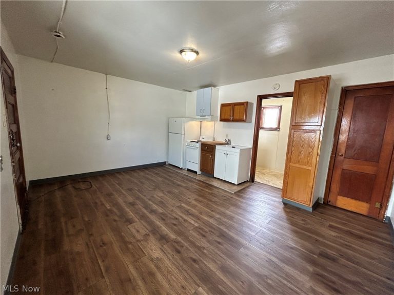 1120 Main Street #3, Follansbee, WV - Photo 3