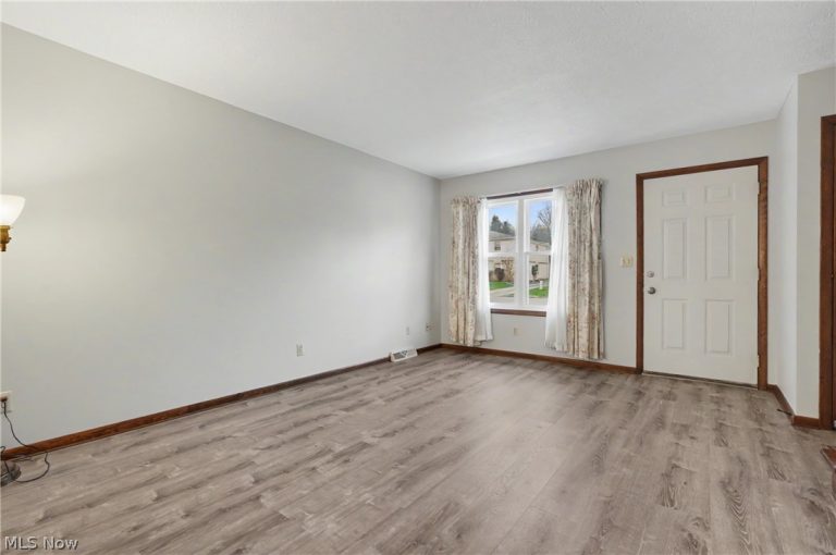 548 Continental Drive #B, Salem, OH - Photo 6